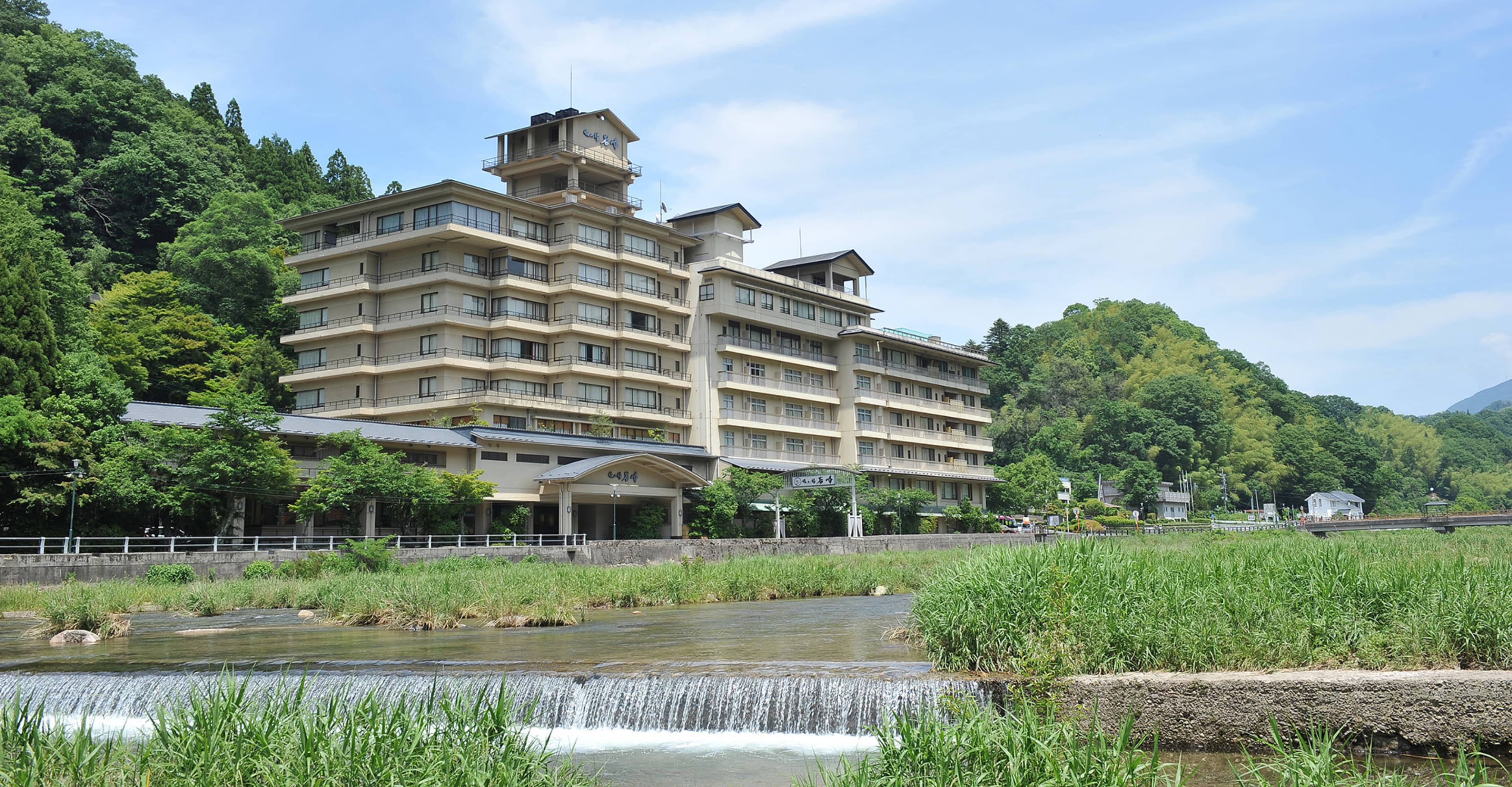 依山楼岩崎 について
