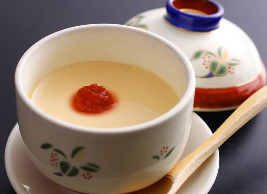 依山楼岩崎伝統の梅茶碗むし