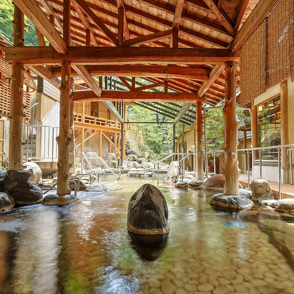 【左の湯】露天風呂　逢水の湯