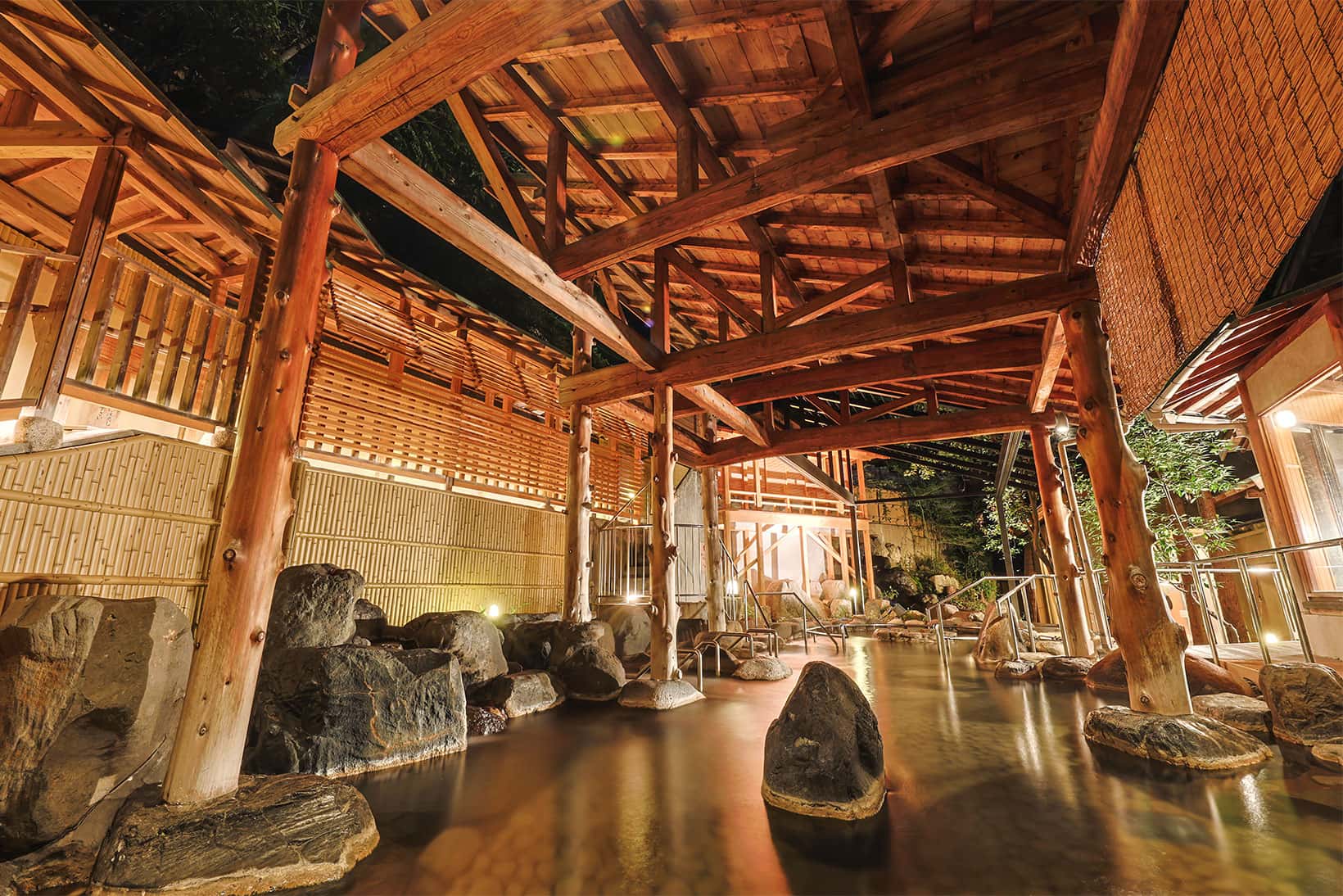 令和７年リニューアル！～ 野趣あふれる庭園風呂 ～ 左の湯