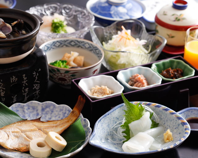 地元の食材を使用したこだわりの朝食 Specialty Breakfast